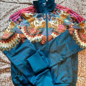 Cute retro adidas sweater.